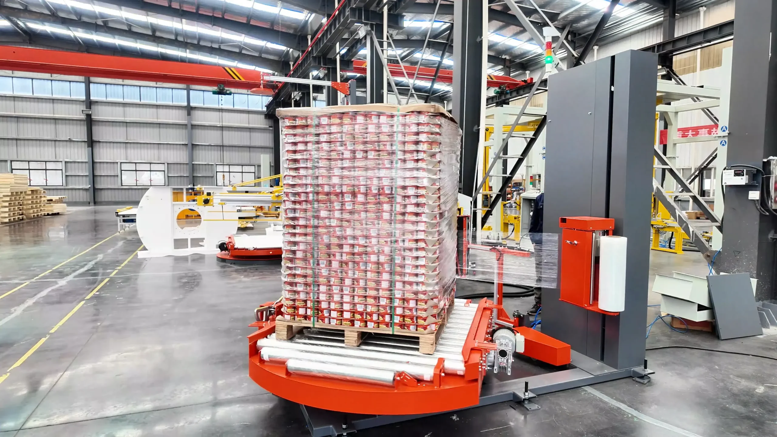Automatic pallet wrapping machine